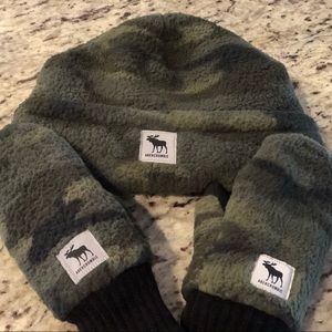Abercrombie kids hat and matching mittens